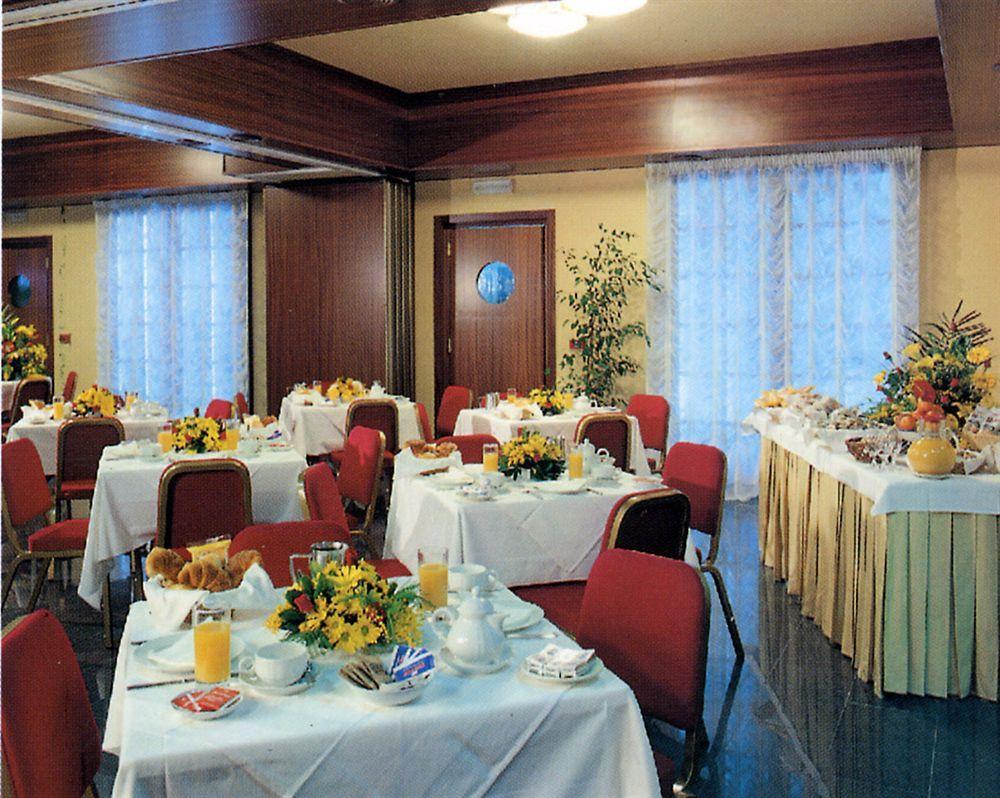 Hotel & Residence Dei Duchi Урбино Ресторан фото